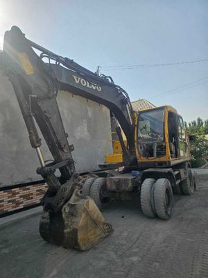 Ekskavator VOLVO 130