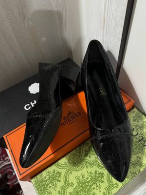 Qora tufli kiyilgan 38-39razmer