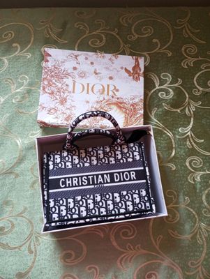 Dior sumka karobka dakument
