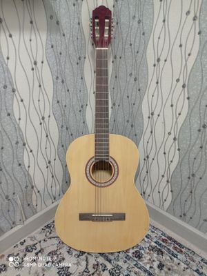 Gitara chard yahshi holatda
