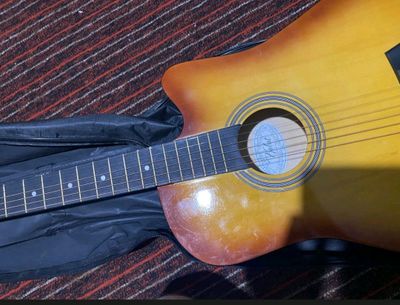 AKUSTIK GITARA