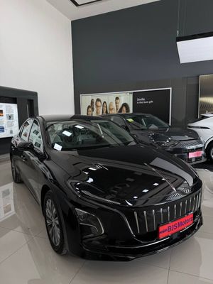 Honqi EQM 5 qora