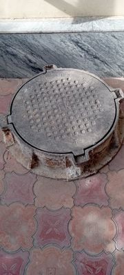 Люк чугунный канализационный