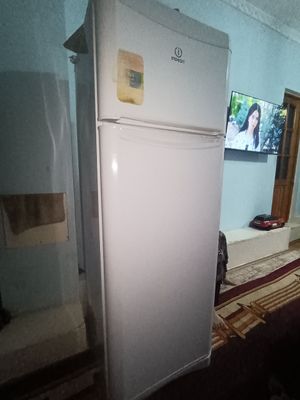 холодильник Indesit в отличном состоянии