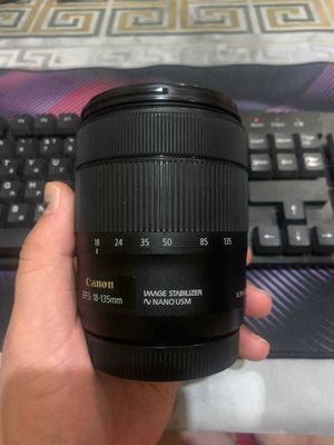Canon EF-S 18-135mm f/3.5-5.6 IS Nano USM ob’yektiv