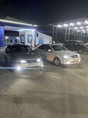 Na xadu moshina yurib turgan