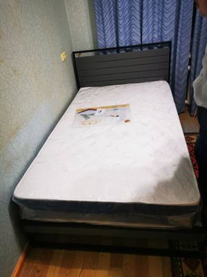Двуспальная и односпальная кровать