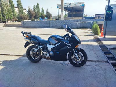 Срочно Мотоцикл Honda vfr800