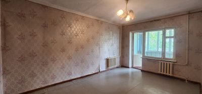 Юнусобод 18кв 2комнатная 77серия кирпич вдоль дороги место отличная