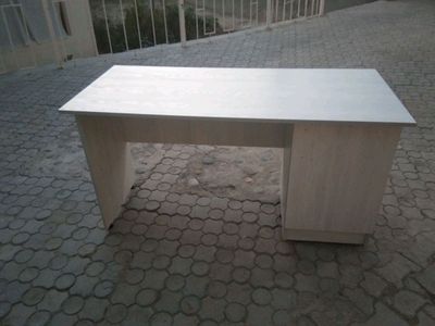 Продаётся  писменый  стол