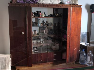 Шкаф сотилади холати Ало