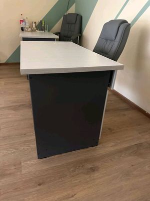 ofis uchun stol va kreslo