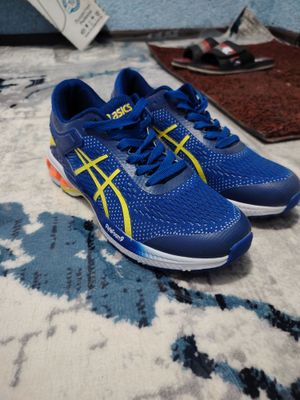 Krasofka ASICS yangi