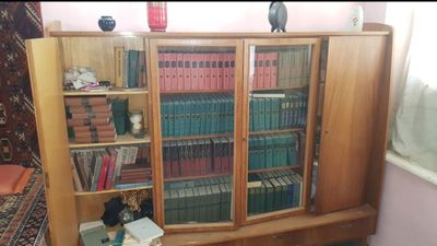 Продаеться книжный шкаф