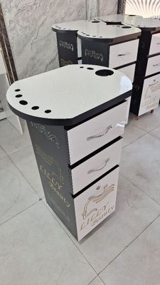 pamoshnik mini shkaf stilistlar uchun