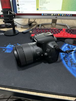 CANON EOS 850D sotiladi