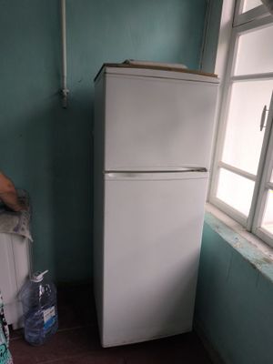 Продается двухкамерный холодильник