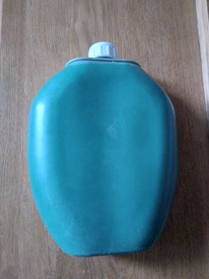 Фляга пластиковая для воды с крышкой