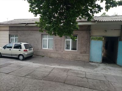 Uy hovli sotiladi manzil olim polvon roparasida ichkarida