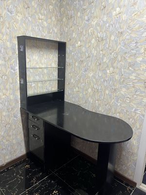 Маникюрный стол,в хорошем состояние