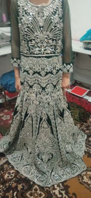 Сари сотилади жуда чиройли