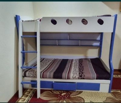 Двухъярусная кровать