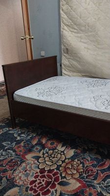 Продаётся двухспальная кровать. Материал- сосна.