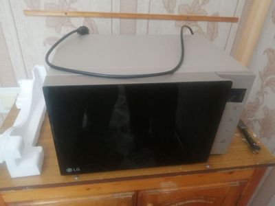 Продам новую микроволновую печь LG