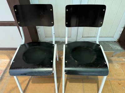Ikkitalik parta stuli bilan, maktab uchun