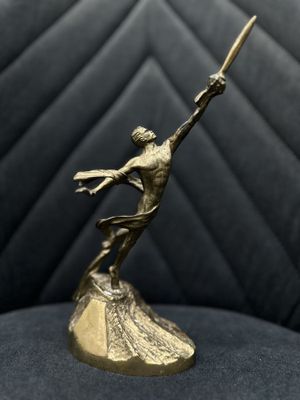 Статуэтка «Через терни к звездам»