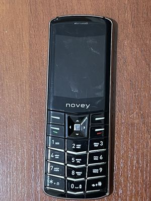 Novey aura sotiladi srochno kelishamiz