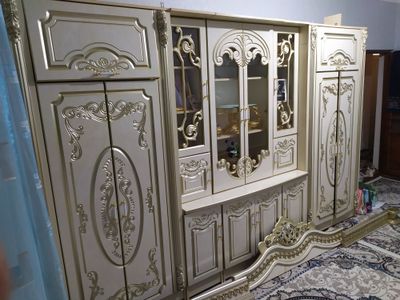 Стенка сатылады таза алганымызга 4 ай болды кырылган жери жок