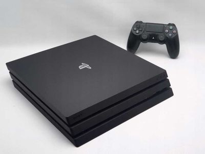 Play Station 4 pro 1 tb 2 ta joistik 20 ta siz hohlagan o'yin