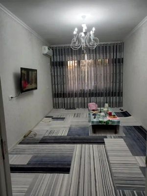 2 xonalik kvartira narsalari bilan sotiladi