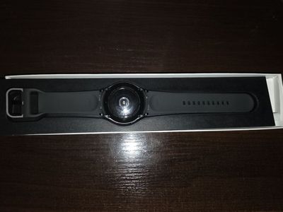 Продаю срочно часы Samsung Galaxy Watch 4