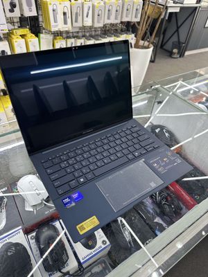 Asus Zenbook 14 Ultra 9-285H
