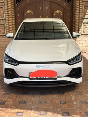 Byd e2 Luxury 2024 ofitsalni