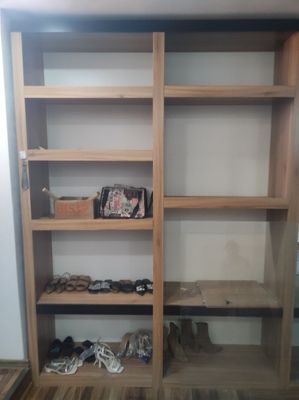 Dukon uchun polkalar sotiladi, qalin oynadan ewik ham,