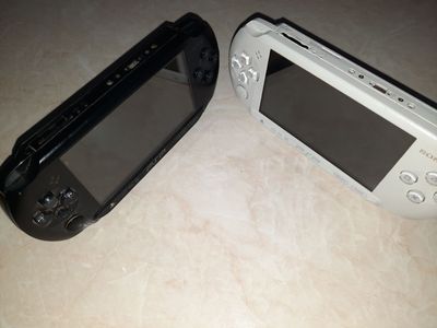 PlayStation E1008 (2 шт.: белый и черный)