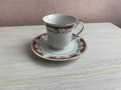 Чайная чашка с блюдцем, из фарфора