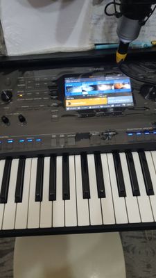 Продаётся Yamaha psr sx700.