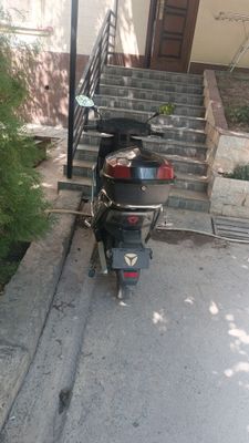 2 kishilik Skuter sotiladi