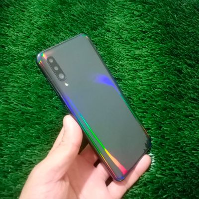 Samsung A50 srochma sotiladi