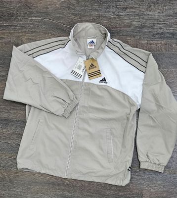 Фирменная тёплая демисезонная куртка adidas.