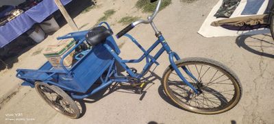 Uch oyoqli yuk velosipedi sotiladi