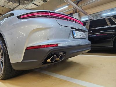 Porsche Panamera 2023