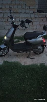 Skuter sotiladi 4yarim milion