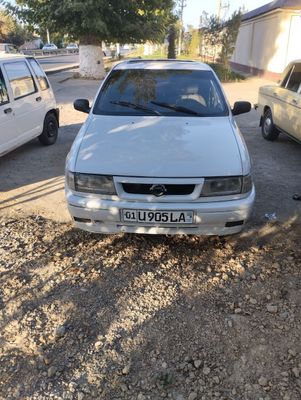 Продаётся Opel Vectra 1.6 Сонс