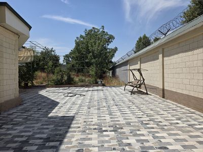 Продаётся 10 соток,6 комнат(Буюк ипак йули) Горького