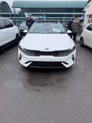 Kia K5 GTI full bozitsiya sotiladi 2.5 mator